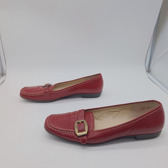 Elegant Red Leather Loafers with Buckle Detail Anne Klein Iflex - Picture 3 of 8